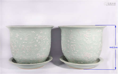 Matched Pair Celadon Glazed Jardiniere Qianlong Periode