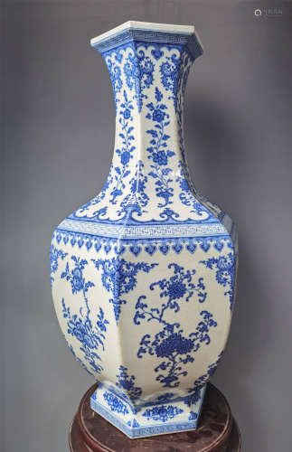 A Blue and White Vase Qianlong Period