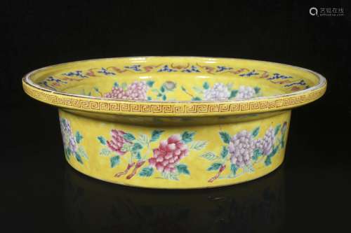 The qing Dynasty yellow ground pastel lotuses fold