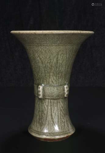 Ming Dynasty Longquan flower vase