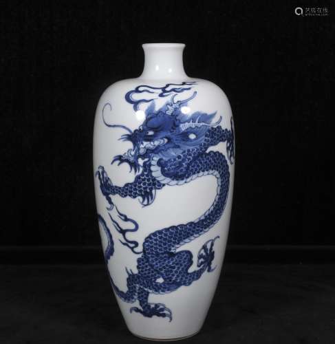 Qing Kangxi blue and white dragon vase