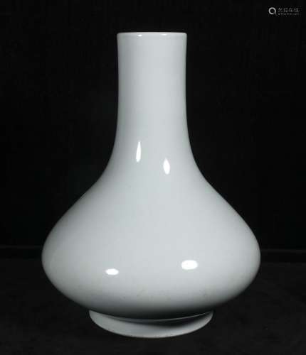 qing dynasty White glazed flask