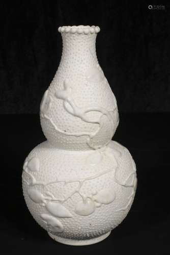 Qing Dynasty  Pearl white glazed gourd-shaped bottle