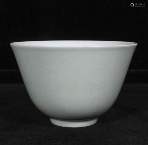 Qing Qianlong white glazed bowl