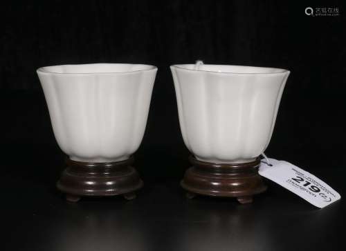 Qing Kangxi dehua small cup pair