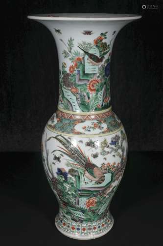 Qing Dynasty Multicolored vase with bird design
