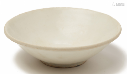 A WHITE WARE XING STYLE SHALLOW BOWL