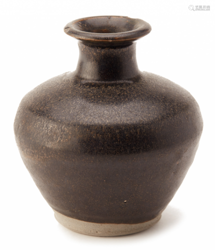 A BLACK-GLAZED POTTERY JAR