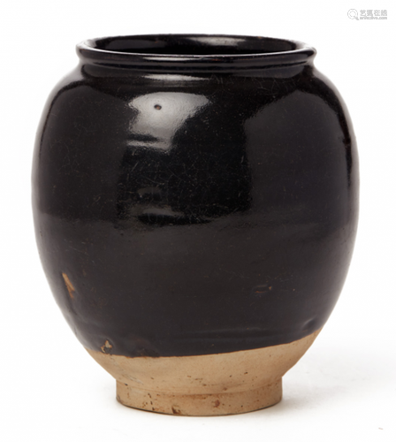 A BLACK-GLAZED POTTERY VASE