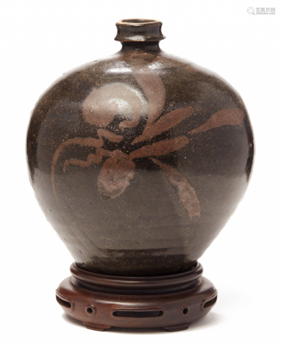 A HENAN RUSSET-PAINTED GLOBULAR JAR