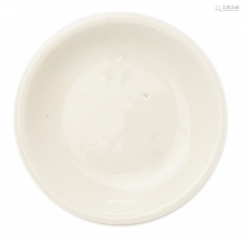 AN INCISED BLANC DE CHINE PORCELAIN PLATE