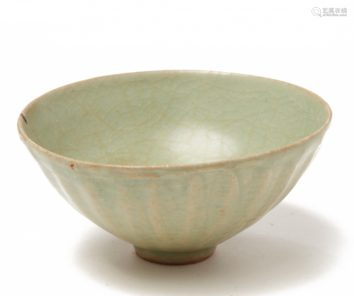 A LONGQUAN CELADON LOTUS BOWL (2)