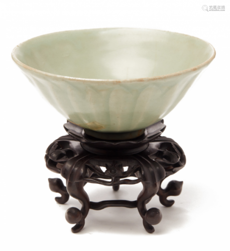 A LONGQUAN CELADON LOTUS BOWL (3)