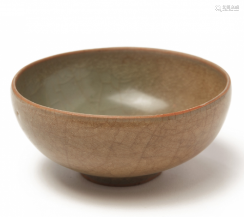 A SMALL ROUNDED LONGQUAN CELADON BOWL