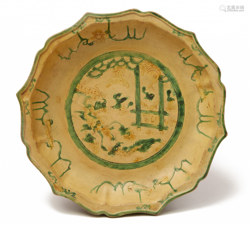 A SANCAI PETAL LOBED POTTERY CHARGER