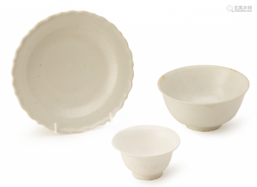 A GROUP OF THREE WHITE GLAZED WARES