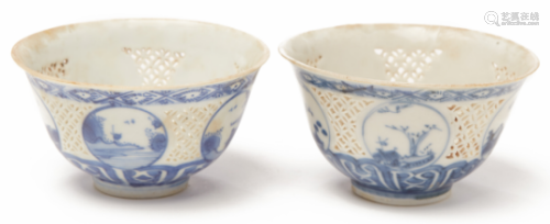 A PAIR OF SMALL RETICULATED BLUE AND WHITE PORCELAIN BOWLS