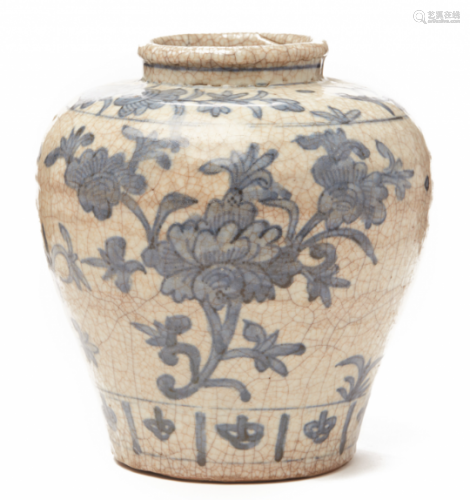 A SWATOW BLUE AND WHITE BALUSTER JAR