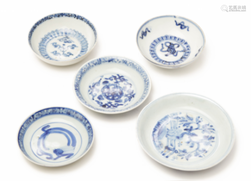FIVE BLUE AND WHITE SHALLOW BOWLS AND DISHES