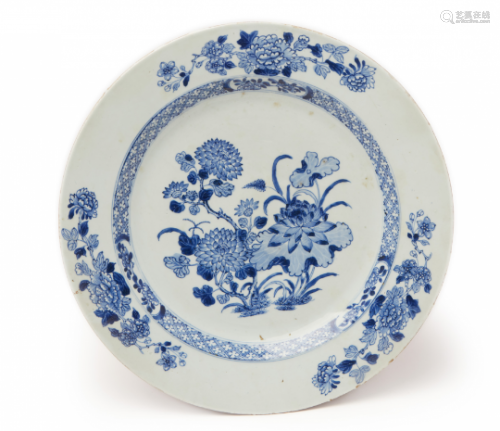 A LARGE BLUE AND WHITE PORCELAIN CHARGER (2)