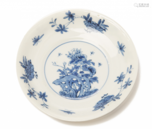 A SMALL BLUE AND WHITE PORCELAIN DISH