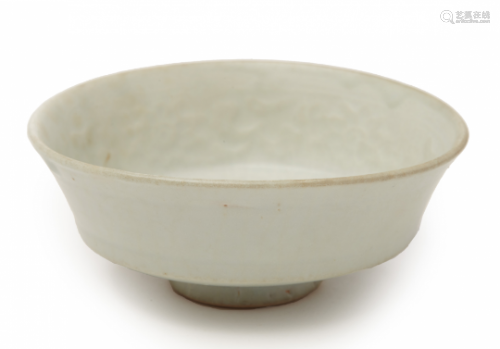 A SMALL QINGBAI-GLAZED FOOTED BOWL