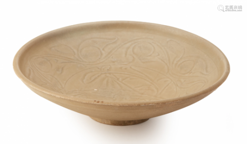 A INCISED CELADON BOWL WITH A BIRD