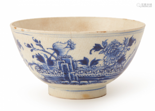 A BLUE AND WHITE PORCELAIN BOWL