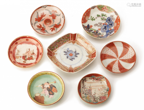 SIX JAPANESE KUTANI AND IMARI PORCELAIN SAUCERS