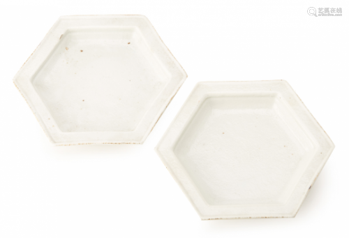 A PAIR OF HEXAGONAL PORCELAIN JARDINIERE STANDS