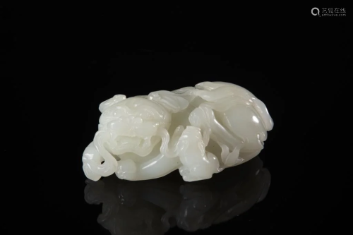 CHINESE JADE CARVED FU LION AND CUB