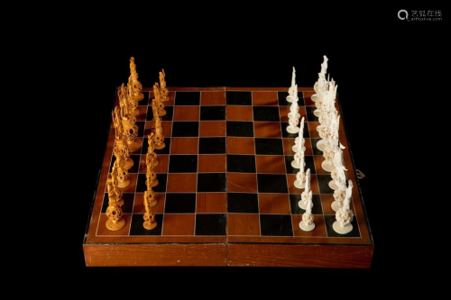 CHINESE NATURAL CARVED CHESS SET IN BOX