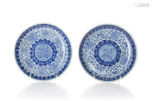 PAIR OF CHINESE BLUE & WHITE PORCELAIN DISHES
