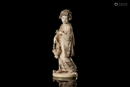 JAPANESE NATURAL OKIMONO LADY FIGURE