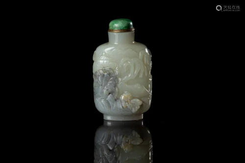CHINESE TWO TONE JADE SNUFF BOTTLE