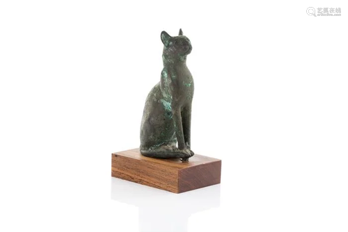 *EGYPTIAN BRONZE FIGURE OF A SEATED CAT