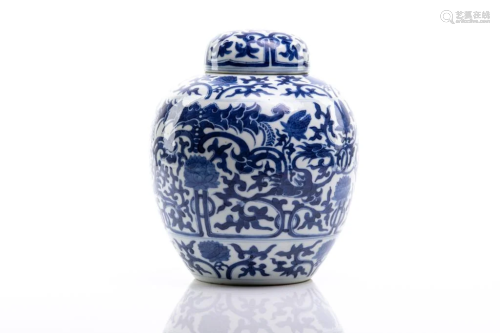 CHINESE BLUE & WHITE PORCELAIN COVERED JAR