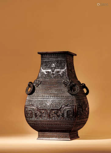 清早期铜兽面纹活环方瓶