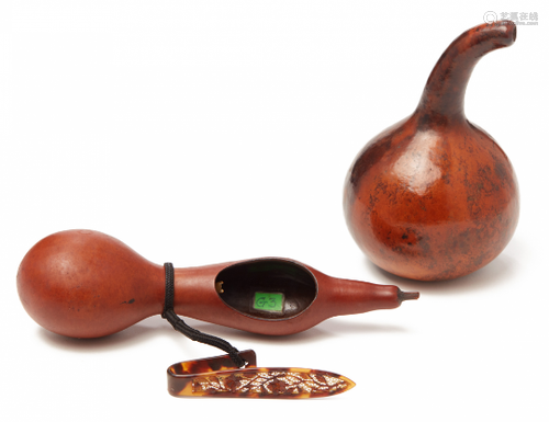 A MOULDED GOURD AND TORTOISESHELL BIRD FEEDER AND A SMALL GLOBULAR GOURD