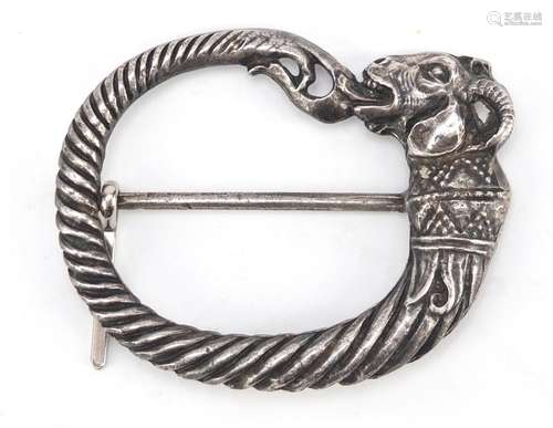 Silver coloured metal ram design buckle, 7.3cm wide, 29.7g : For Further Condition Reports Please