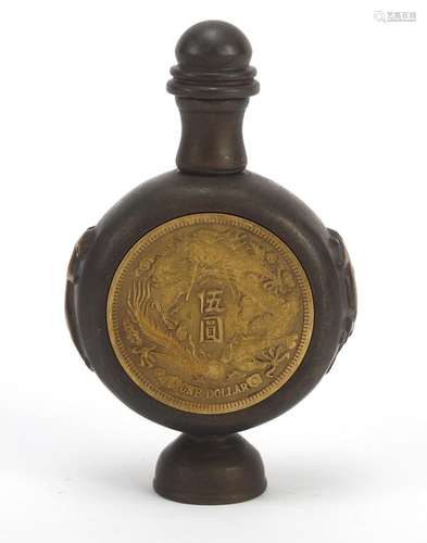 Chinese patinated bronze snuff bottle, 10.5cm high : For Further Condition Reports Please Visit