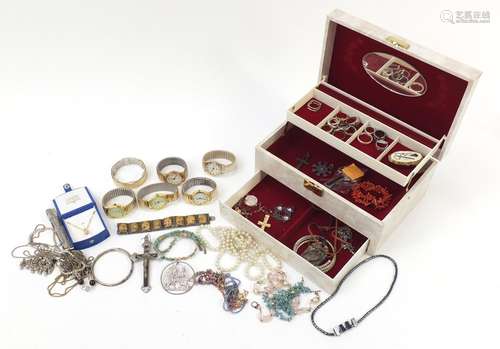 Vintage and later costume jewellery arranged in a jewellery box including silver rings, coral,