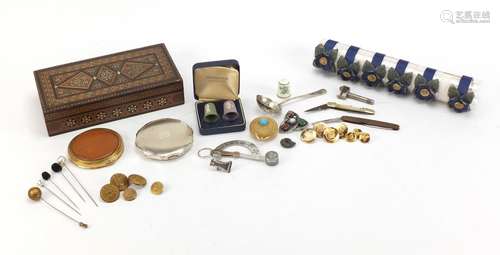 Objects including an inlaid box, pair of Wedgwood Jasperware thimbles, compacts and an Estée