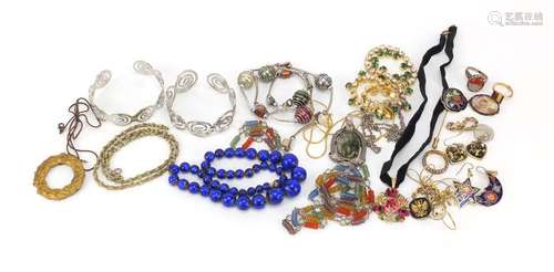 Vintage and later costume jewellery including necklaces, bracelets and rings : For Further Condition