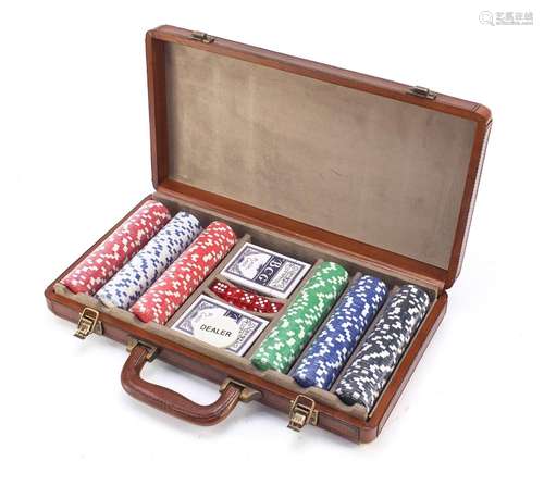 Good quality brown leather poker set with suede interior, 23cm H x 41cm w x 7cm D : For Further