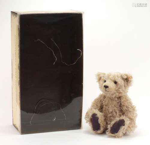 Steiff British Collectors 1912 replica teddy bear with box, limited edition of 3000, 36cm high : For