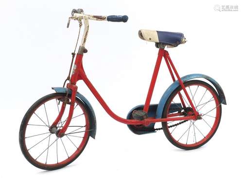 Vintage Triang child's bicycle, 104cm in length : For Further Condition Reports Please Visit Our