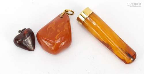 Butterscotch amber coloured cheroot with 18ct gold mount and two amber pendants, the largest 7cm