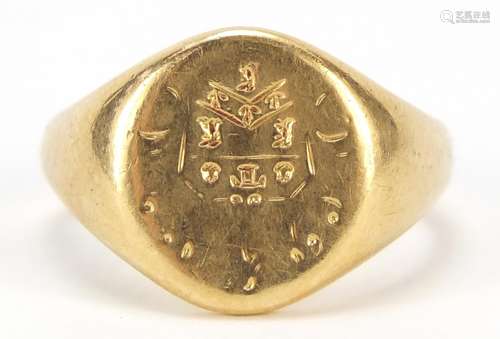 18ct gold signet seal ring engraved with a crest, size S, 10.5g : For Further Condition Reports