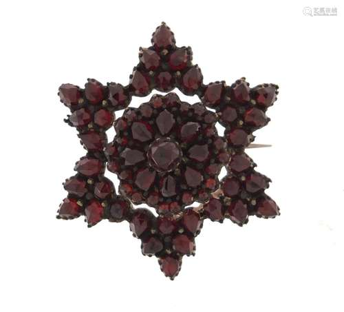 Vintage three tier garnet star brooch, 3.2cm wide, 5.0g : For Further Condition Reports Please Visit